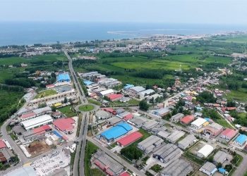 توسعه شهرک های صنعتی در منطقه آزاد انزلی ضروری است