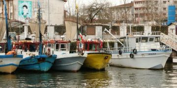 قایق‌سواری؛ تفریحی نان‌آور برای جوامع محلی انزلی که مغفول مانده