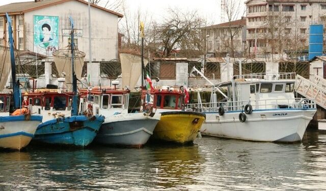 قایق‌سواری؛ تفریحی نان‌آور برای جوامع محلی انزلی که مغفول مانده