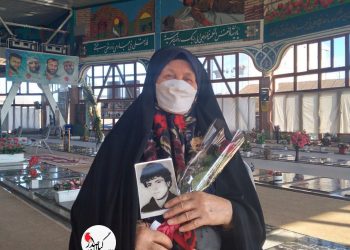 چشم مادر به در خانه سزاوار نبود