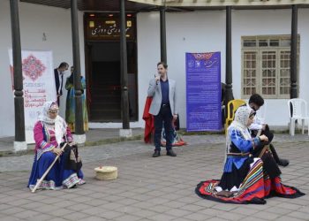 تجاری سازی صنایع دستی ، نیازمند عزمی همگانی / تشکیل دبیرخانه صنایع دستی در شهرداری