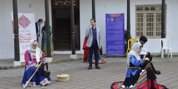 تجاری سازی صنایع دستی ، نیازمند عزمی همگانی / تشکیل دبیرخانه صنایع دستی در شهرداری