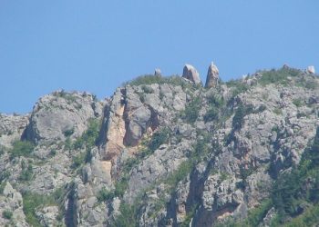 عروس و دامادی که به شکل سنگ درآمدند | جاذبه عجیب اشکورات افسانه ۷۰۰ ساله‌ است