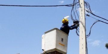 ۴۷۰۰ متر شبکه سیمی فرسوده در لاهیجان با کابل خودنگهدار جایگزین شد