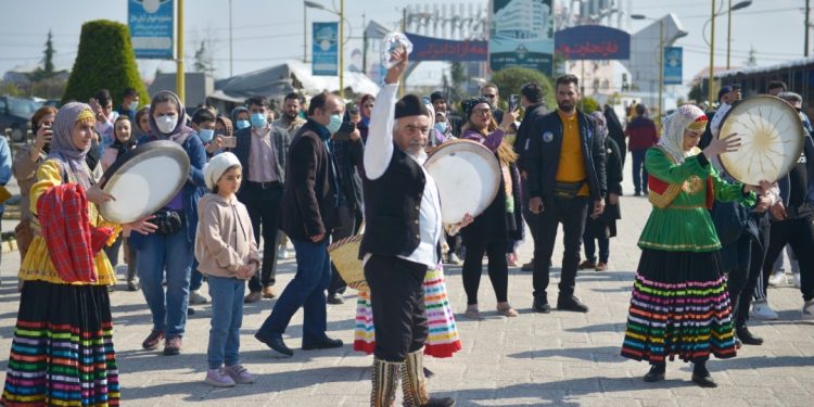 تجربه رنگین کمانی از برنامه های متنوع فرهنگی در قالب نخستین جشنواره نوروزی قرن پانزدهم
