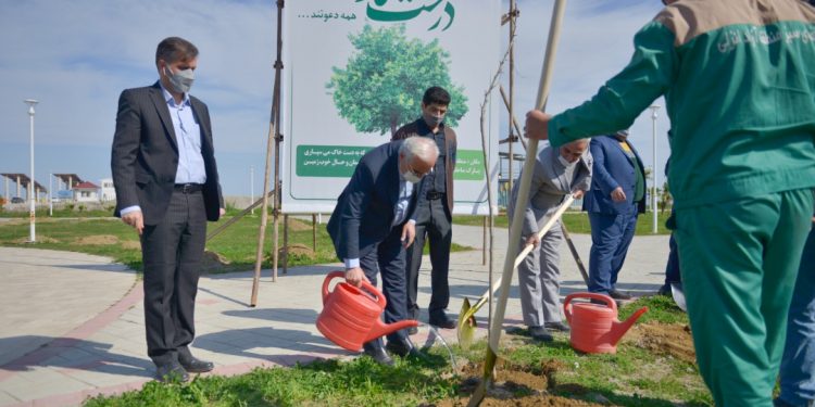 مراسم غرس نهال در منطقه آزاد انزلی برگزار شد
