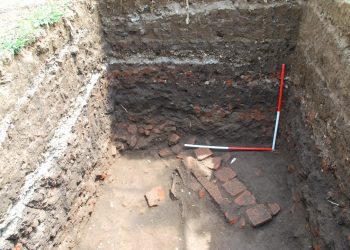 شناسایی سازه‌های تدفینی در میدان شهرداری رودسر