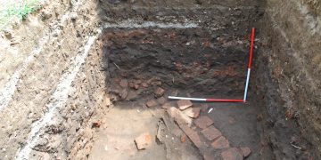 شناسایی سازه‌های تدفینی در میدان شهرداری رودسر