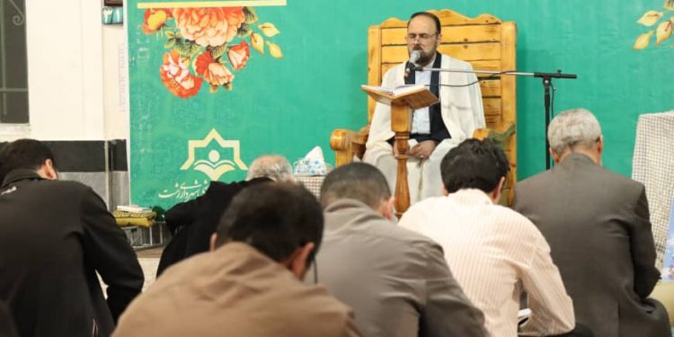 برگزاری محفل انس با قرآن کریم در ۱۰ مسجد شهر رشت
