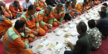 برگزاری ضیافت افطاری شهرداری رشت با حضور پاکبانان و تلاشگران فضای سبز