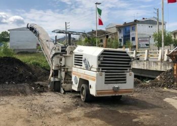 آغاز عملیات تراش مکانیزه آسفالت معابر شهری لاهیجان با دستگاه ویت کن