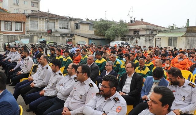 کارگران نمونه شهرداری لاهیجان تجلیل شدند | افزایش میزان اضافه کار کارگران شهرداری