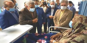 عیادت استاندار و رئیس دانشگاه علوم پزشکی گیلان از بیماران بیمارستان دکتر پیروز لاهیجان
