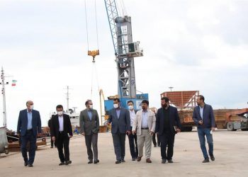 بازدید مدیران شرکت ایران خودرو دیزل از ظرفیت های تجاری منطقه آزاد انزلی