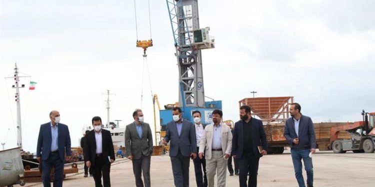 بازدید مدیران شرکت ایران خودرو دیزل از ظرفیت های تجاری منطقه آزاد انزلی