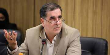 تذکر عضو شورا به مسئولان دانشگاه علوم پزشکی گیلان؛ عدم استفاده از کارتخوان در مطب‌ پزشکان تخلف است