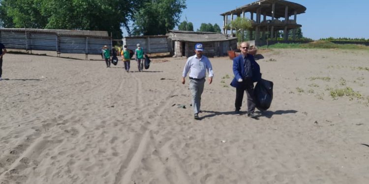 پاکسازی ساحل و پارک جنگلی روستای طالب آباد
