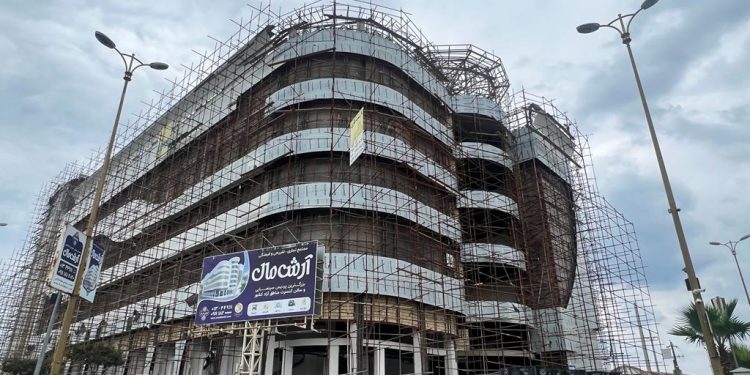 بازدید مدیرعامل سازمان منطقه آزاد انزلی از پروژه تجاری فرهنگی آرش مال