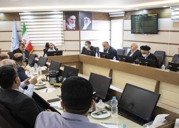 مسئولان نباید به فکر منافع شخصی خود باشند