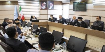 مسئولان نباید به فکر منافع شخصی خود باشند