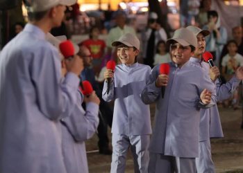 اجرای برنامه های مفرح فرهنگی و هنری در منطقه آزاد انزلی به منظور ایجاد لحظاتی شاد برای خانواده ها