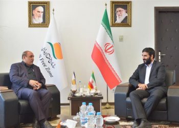 تاکید بر گسترش همکاری ها با اصناف و اتاق بازرگانی جهت رفع موانع توسعه صادرات و واردات در منطقه آزاد انزلی