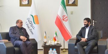 تاکید بر گسترش همکاری ها با اصناف و اتاق بازرگانی جهت رفع موانع توسعه صادرات و واردات در منطقه آزاد انزلی