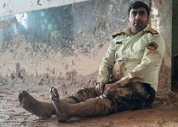 تلاش نفسگیر یک فرمانده پلیس برای نجات ۱۴ سیل‌زده