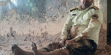 تلاش نفسگیر یک فرمانده پلیس برای نجات ۱۴ سیل‌زده