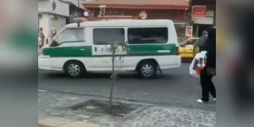 اطلاعیه پلیس درباره فیلم پرت شدن زن رشتی از ون پلیس