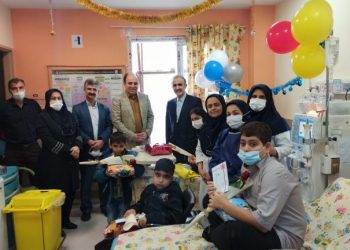 عیادت مدیر کل بیمه سلامت از بیماران بخش دیالیز بیمارستان ۱۷شهریور شهرستان رشت