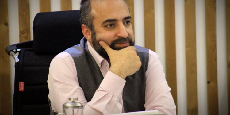 پس از سال‌ها؛ اضافه‌ شدن یک دستگاه لودر به ناوگان عمرانی شهرداری بندر کیاشهر