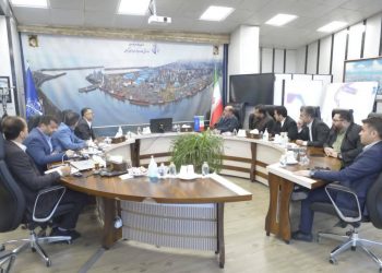بازدید فرهادی از مجتمع بندرانزلی و گمرکات استان