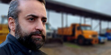 اضافه شدن یک دستگاه خودرو حمل زباله به ناوگان خودرویی خدمات شهری شهرداری بندر کیاشهر