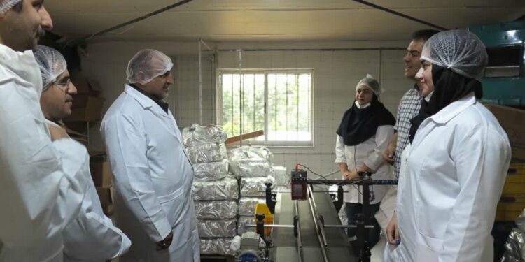 پیگیری جهت رفع مشکل صادرات دو واحد تولیدی در شهرک صنعتی منطقه آزاد انزلی