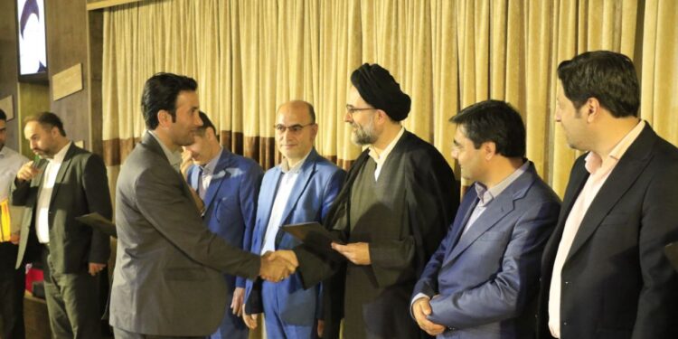 تجلیل از کارگران نمونه شهرداری لاهیجان