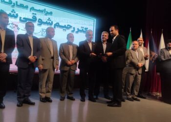 خدمات شهر متناسب با آرمان های انقلاب توسعه پیدا نکرده است