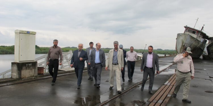 بازدید بازرس‌ کل استآن گیلان از طرح های سرمایه گذاری در بندر کیاشهر