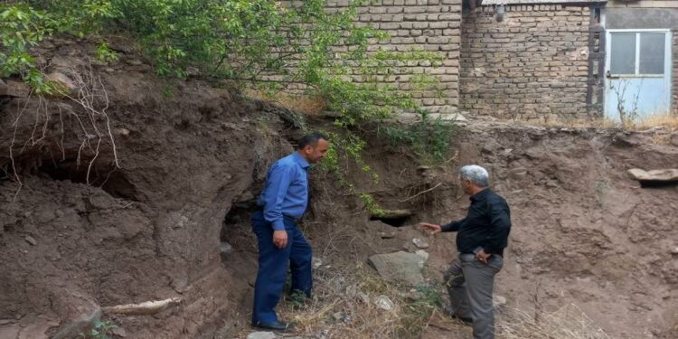 کشف گورهای باستانی در شهر رودبار