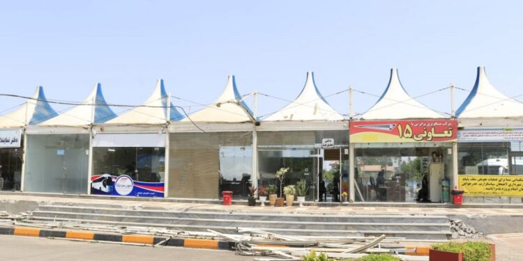 عملیات نصب سازه جدید سقف پایانه مسافربری شهرداری لاهیجان آغاز شد