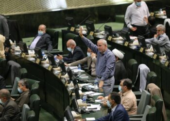 طرح سوال جبار کوچکی نژاد از وزرای اقتصاد و ارتباطات در صحن مجلس