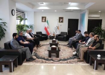 دیدار رئیس کمیته فوتبال ساحلی فدراسیون با سرپرست منطقه آزاد انزلی