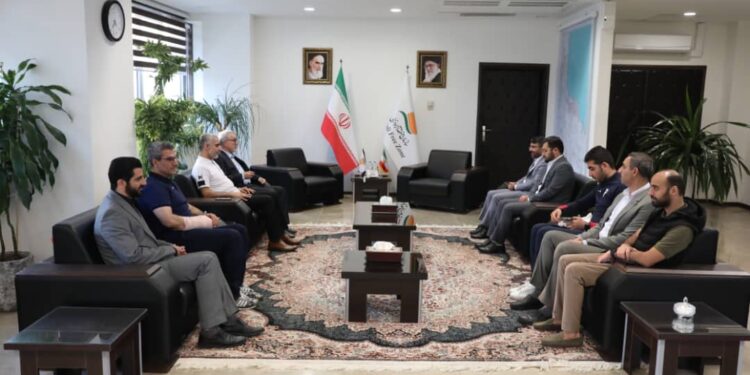 دیدار رئیس کمیته فوتبال ساحلی فدراسیون با سرپرست منطقه آزاد انزلی