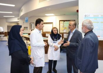 بازدید مدیرکل بیمه سلامت گیلان از بیمارستان پیروز لاهیجان