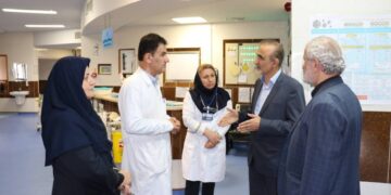 بازدید مدیرکل بیمه سلامت گیلان از بیمارستان پیروز لاهیجان