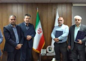 تجلیل مدیرعامل شرکت شهرک های صنعتی استان گیلان از همکاران ایثارگر در هفته دفاع مقدس