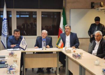 نشست بررسی ایجاد کنسرسیوم صادراتی صنعت چرم در منطقه آزاد انزلی برگزار شد