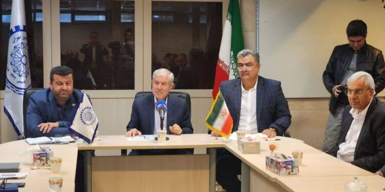 نشست بررسی ایجاد کنسرسیوم صادراتی صنعت چرم در منطقه آزاد انزلی برگزار شد