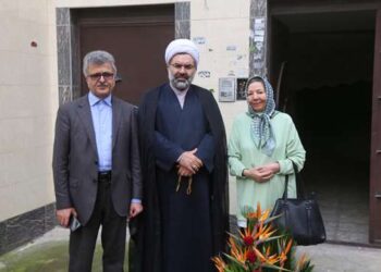 بانوی تفرشی، ملک میلیاردی خود را وقف درمانگاهی در رشت کرد