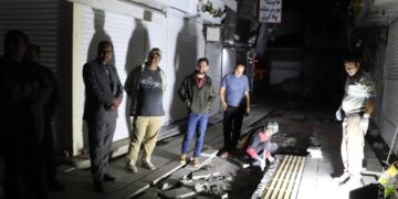 عملیات اصلاح کفپوش بازار بزرگ رشت به صورت شبانه انجام می شود